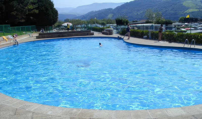 Igerilekua / Piscina / Swimming pool